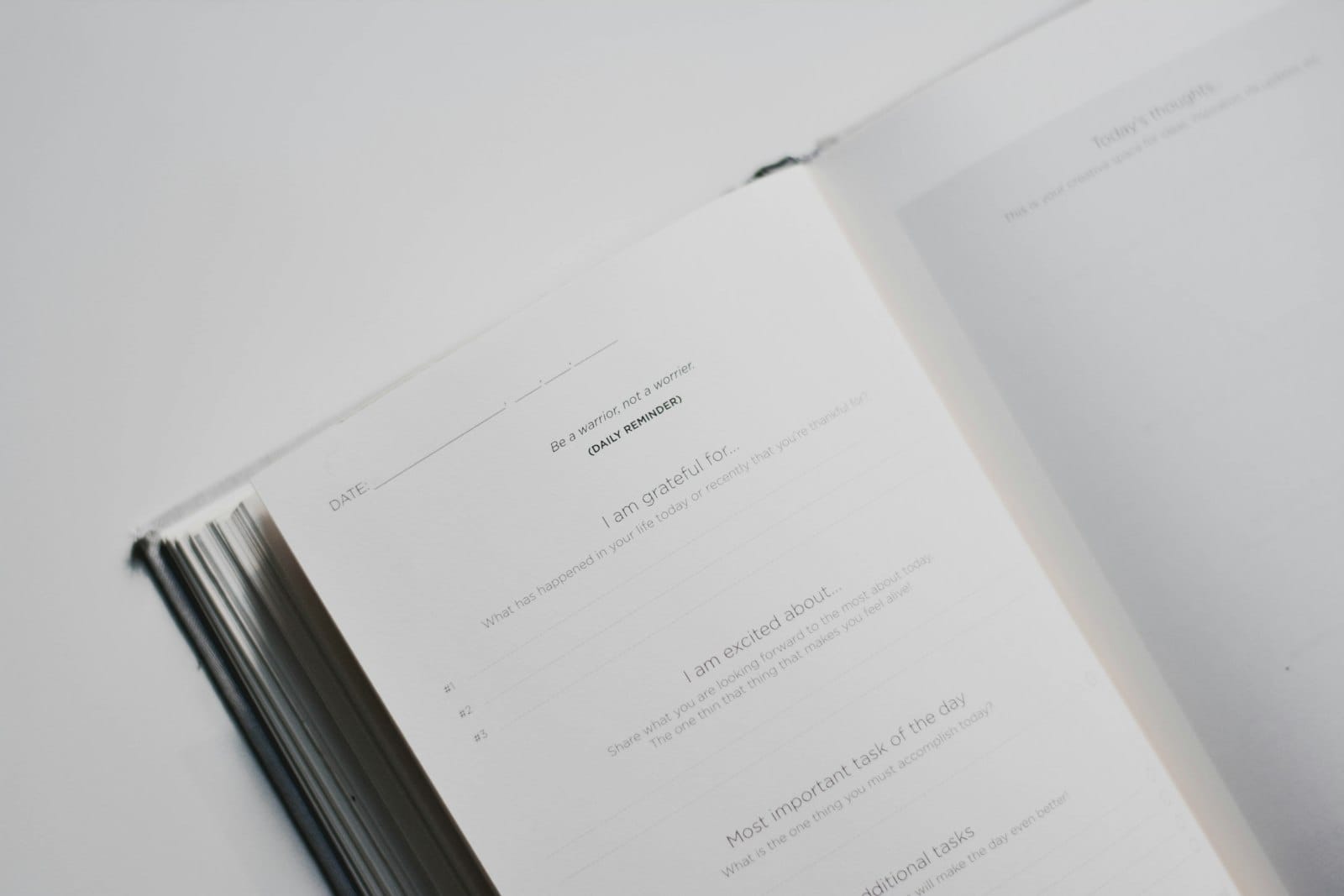 صورة تعبيرية عن تلخيص ملفات PDF بالعربي واستخراج أهم النقاط