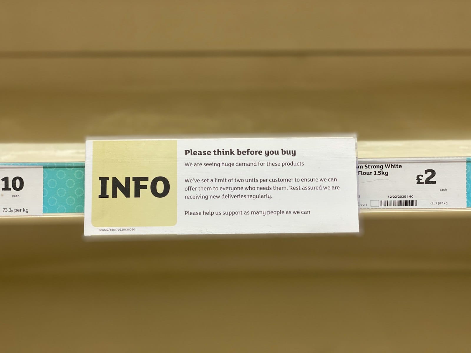 صورة تعبيرية عن إنذار موظف بسبب الغياب