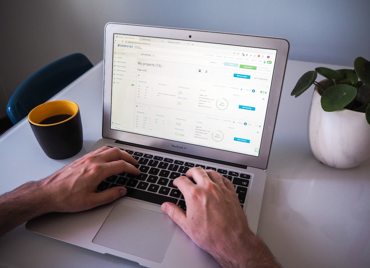 كتابة Cold Email احترافي بـ AI 2026: 25 قالب B2B بنسب فتح 60%+