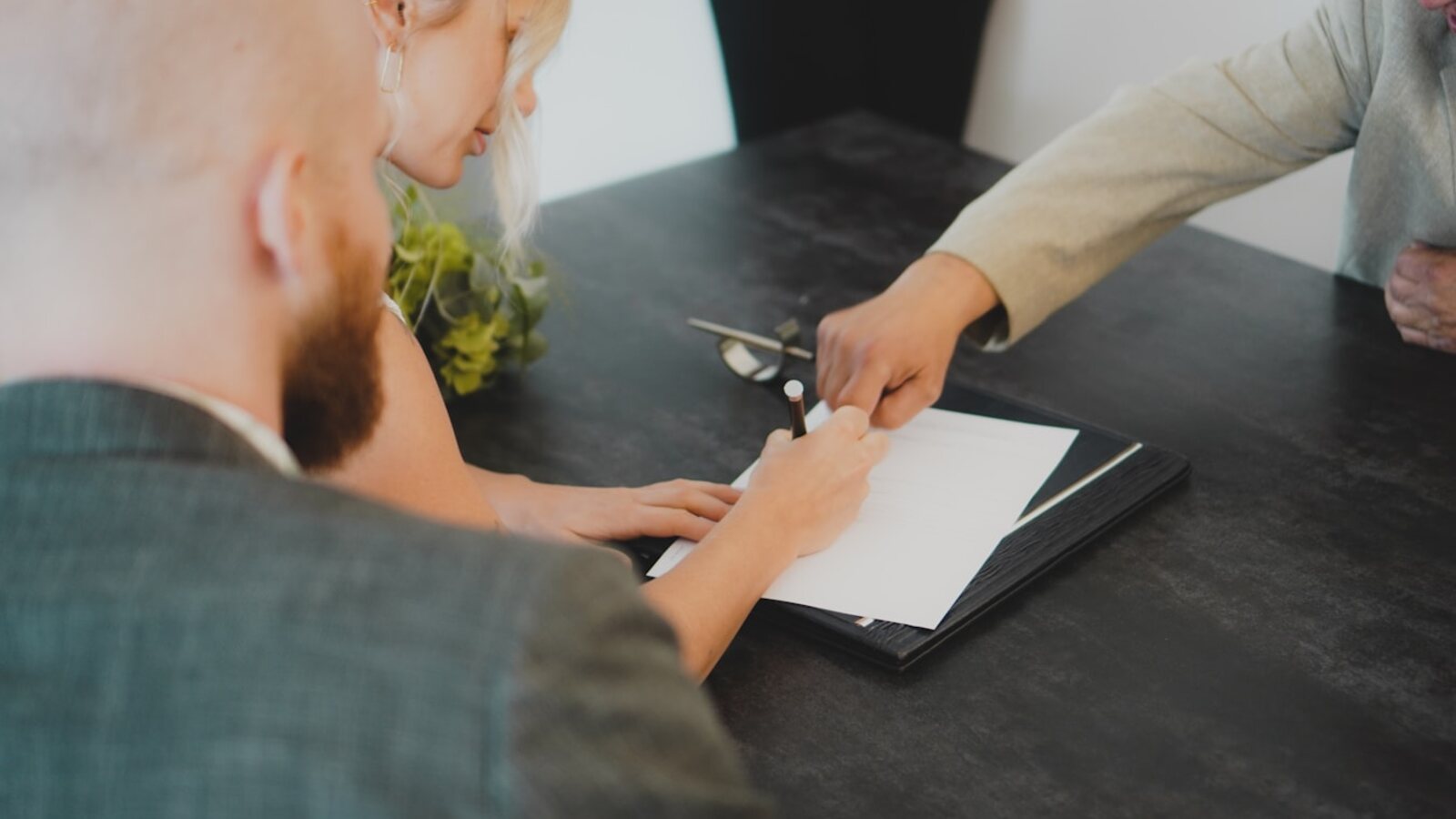 إنشاء تطبيق لإدارة عقود الإيجار بين المالك والمستأجر