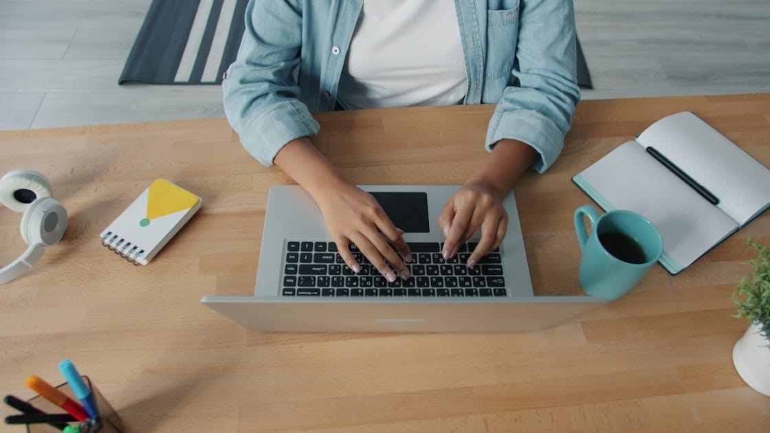 هل Coursera مناسب للمبتدئين؟ مراجعة صادقة 2026 + 7 كورسات نوصي بها