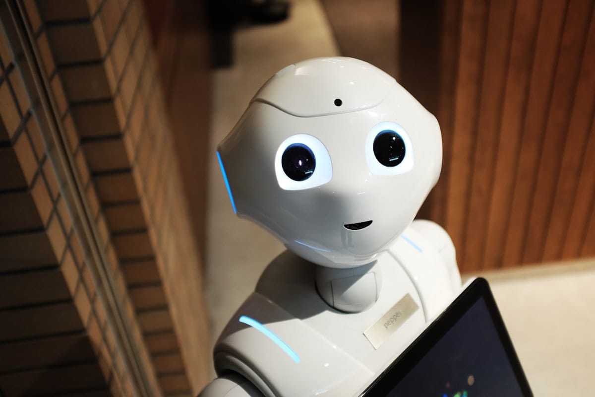 روبوسترال نافيغيت من ميسترال 2026: نموذج ملاحة الروبوتات بكاميرا واحدة فقط