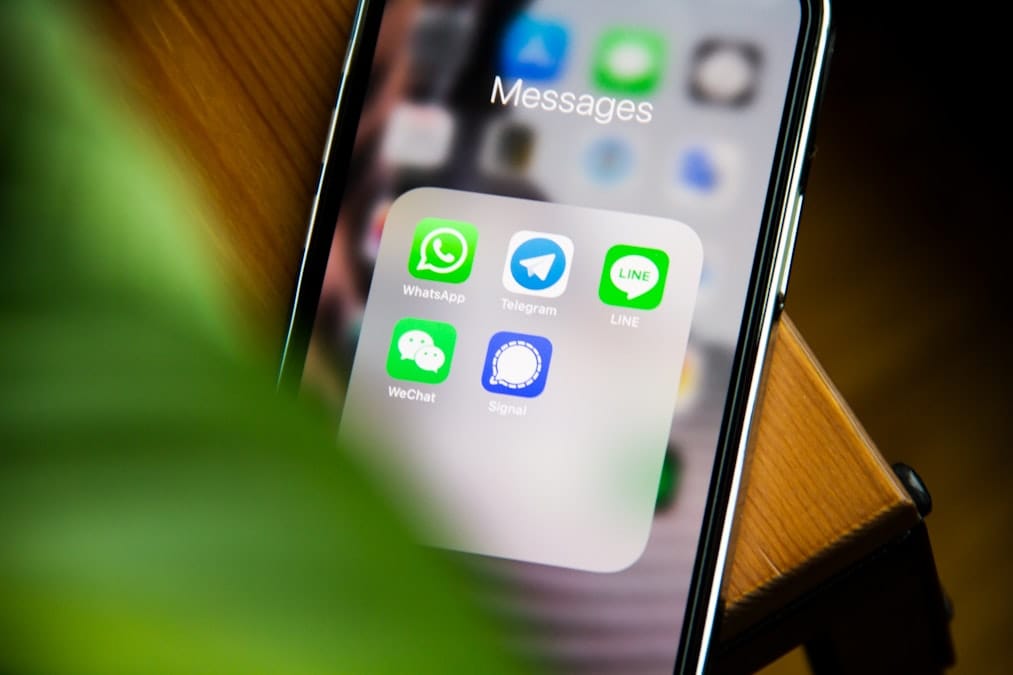 محادثة احترافية مع العميل عبر تطبيق المراسلة
