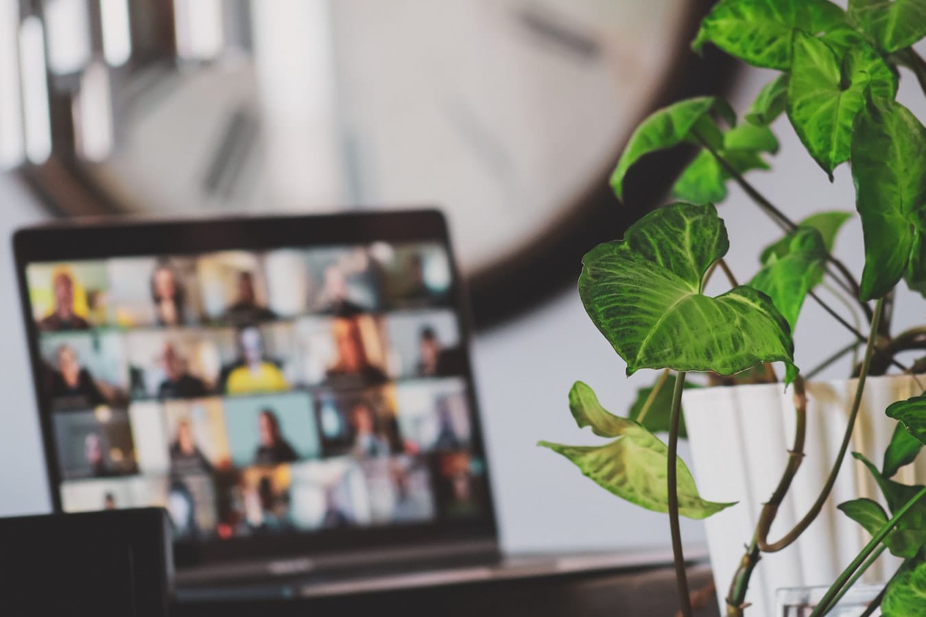 AI Client Communication for Freelancers: Message Templates for Every Project Stage (2026)