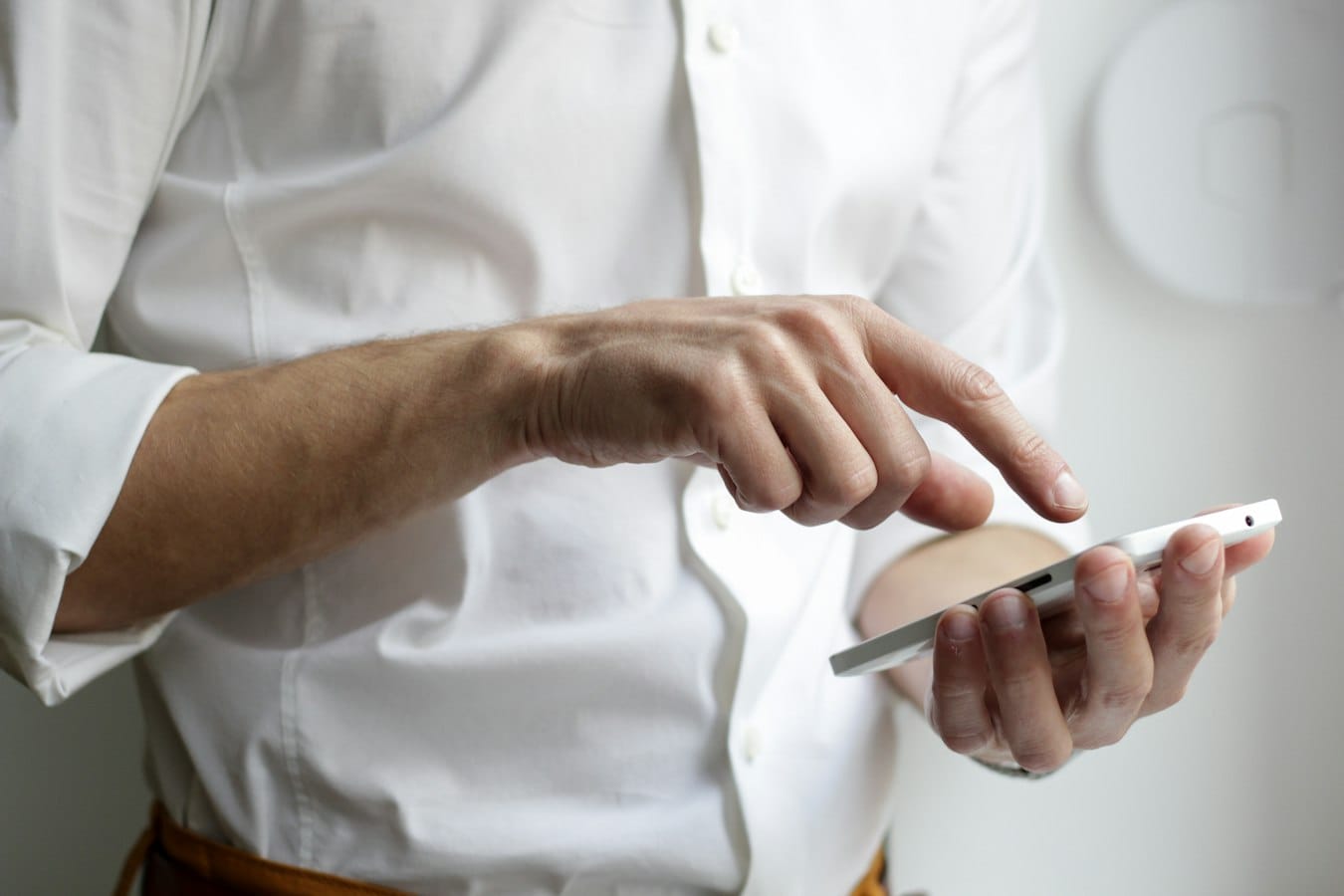 شاشة هاتف تعرض إشعارات تطبيقات