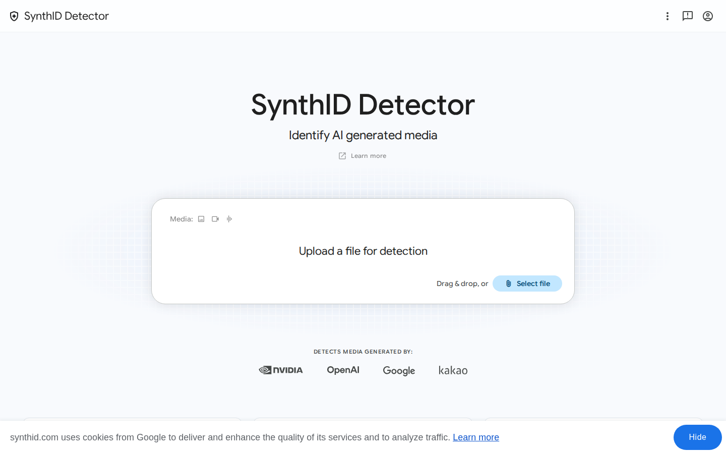 واجهة رفع الملفات في أداة SynthID Detector للفحص