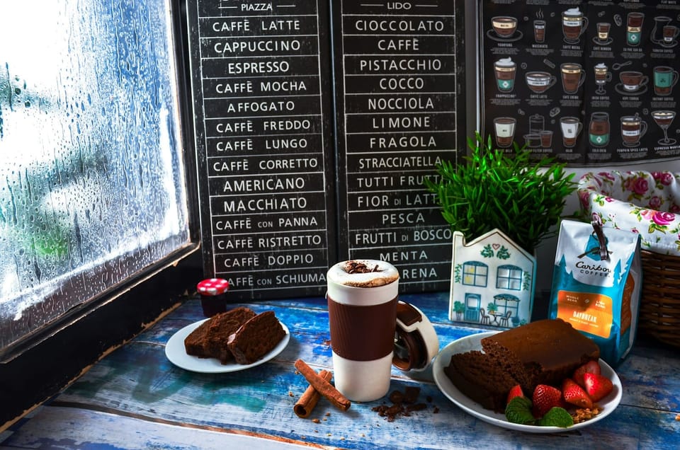 صورة تعبيرية عن قهوة ومطر وخواطر