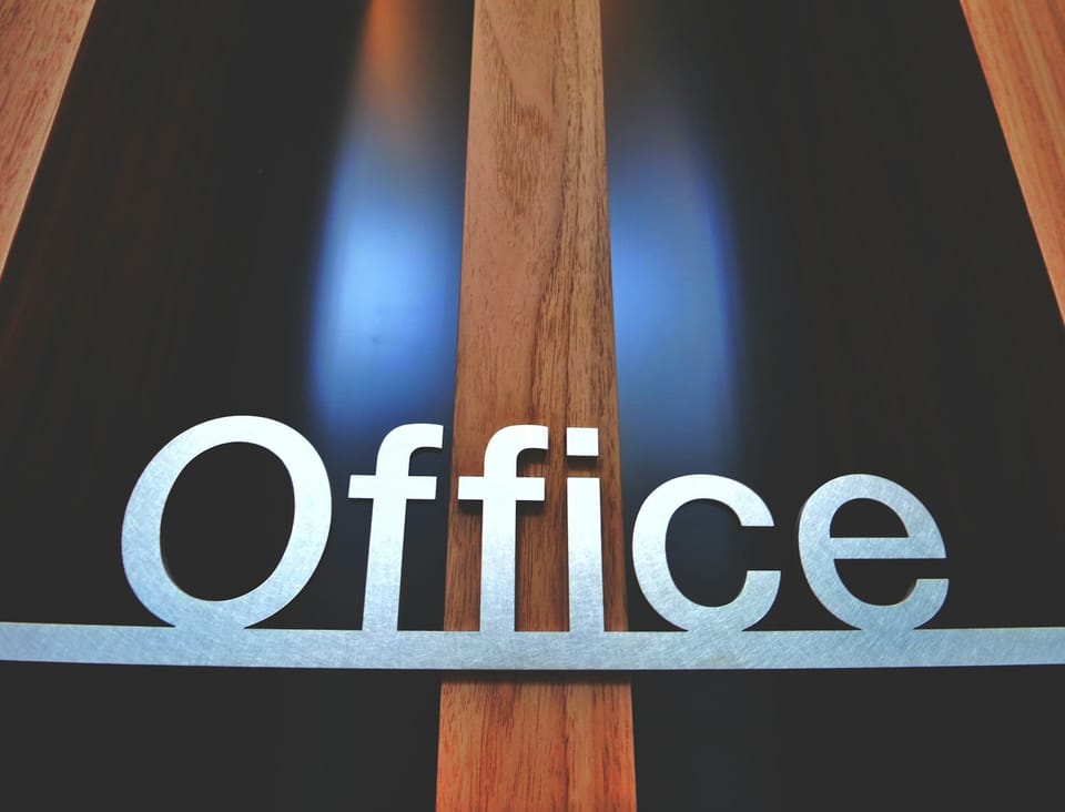 صورة تعبيرية عن خطاب موارد بشرية وطلب نقل موظف