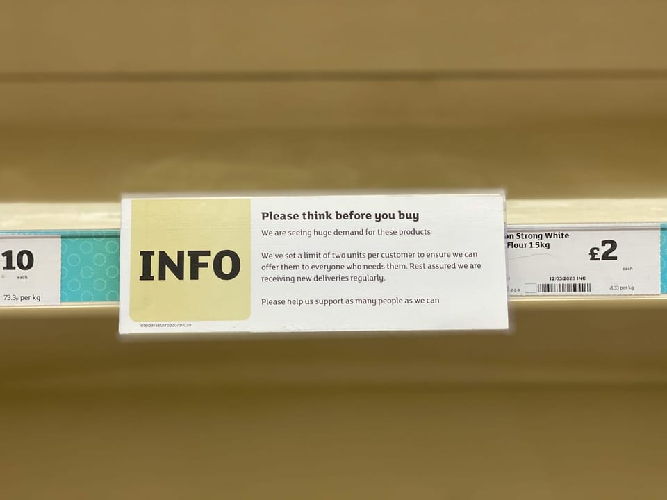 صورة تعبيرية عن إنذار موظف بسبب الغياب