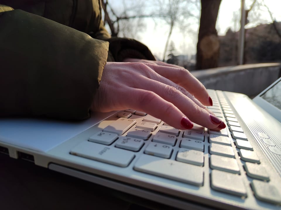 كتابة محتوى SEO بالجملة بـ AI 2026: 100 مقال شهرياً بـ$50 بدلاً من $5K