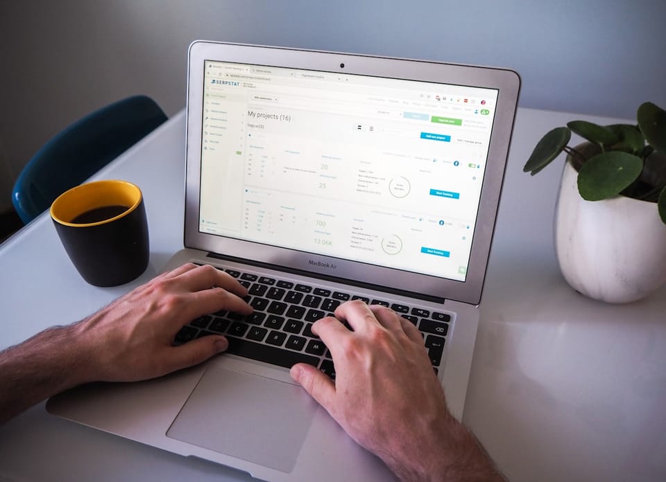 كتابة Cold Email احترافي بـ AI 2026: 25 قالب B2B بنسب فتح 60%+